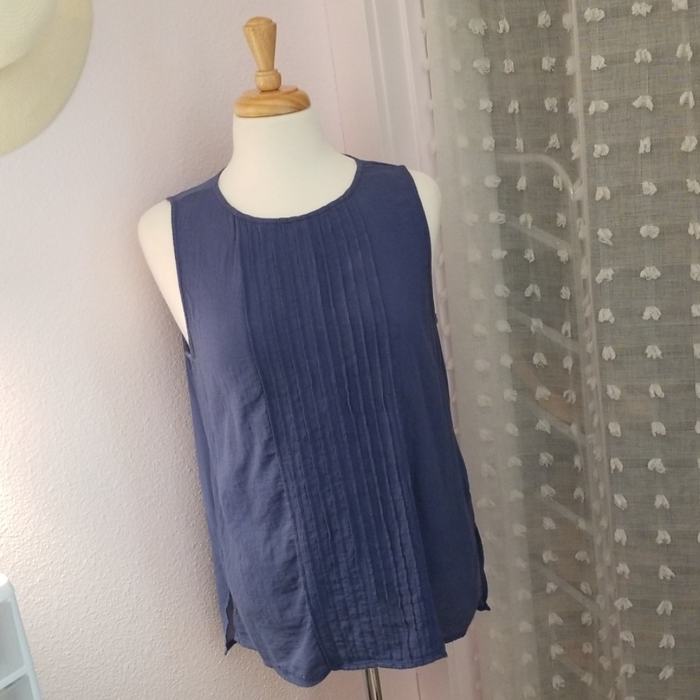 Gap sleeveless top